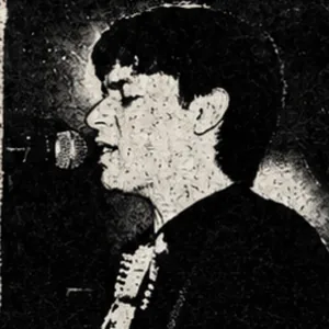 Rogelio López, voz y guitarra